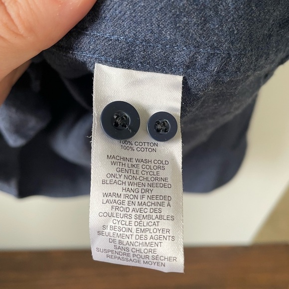 UNTUCKit, men’s large, dark blue soft flannel like cotton button down shirt EUC - Picture 6 of 6